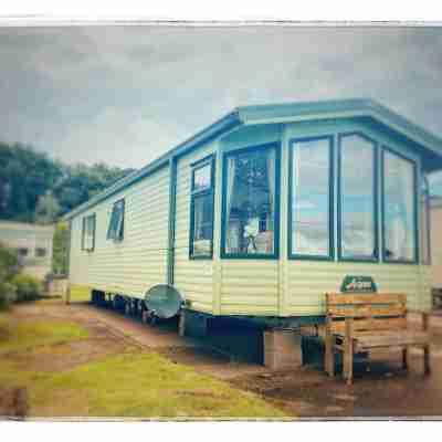 Cozy 2-Bedroom Mobile Home in Kirkcolm with Sea Views Hotel Exterior