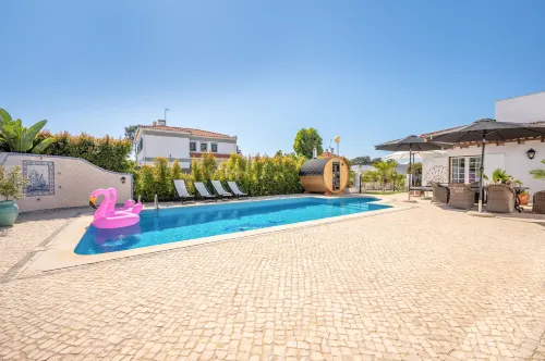 GuestReady - Gorgeous Villa Near the Lagoon - Pool