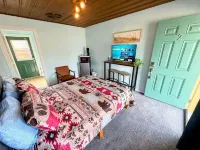 Peninsula Point Lodge