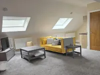 1 Bed Loft - Sleeps 2 - Parking - Wifi Hotels in Caerleon