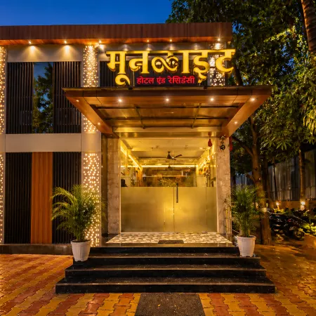 Hotel Moon Lite Residency - Marve Road Malad West - Premium Couple Friendly Отели рядом с достопримечательностью «Пляж Акса»