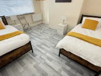 Spacious 4BR House, Garden Retreat, Parking Hotels in Wallasey