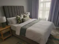Charming 2-Bedroom Apartment in Midrand, Close to Mall of Africa - شرفة