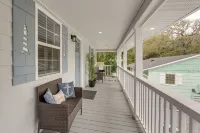 Sun, Sand & Smiles! Ocean Isle Apt w/ Balcony - balcony