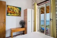 Art House with Seaview by Konnect, Spartylas