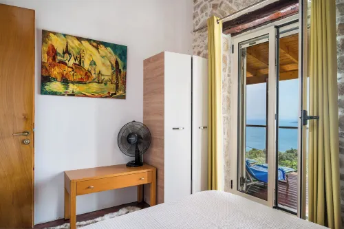 Art House with Seaview by Konnect, Σπαρτύλας - 4-Star