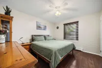 Enjoy this spacious 1 st floor Guest House "Serenity" near all the attractions.