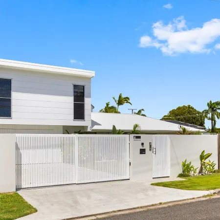 Spacious 4-bed Coastal Home With Pool