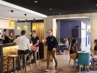 迪南基爾祖爾港口美居酒店 - 酒吧