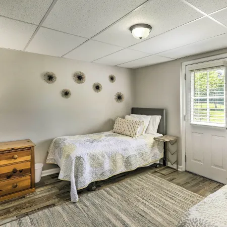 Garden-level Hendersonville Apt: 20 Mi to Broadway