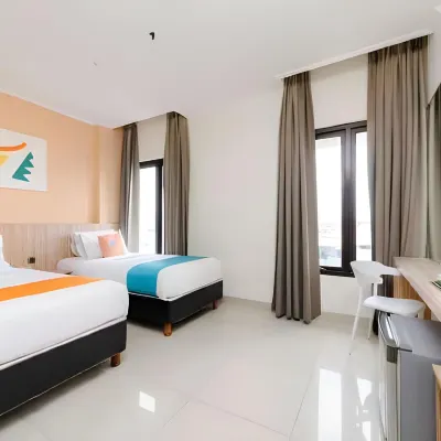 Sans Hotel The Green Bekasi by RedDoorz Các khách sạn gần Ga Cakung