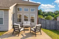 Spacious East Montgomery Home With Patio - Balkoner