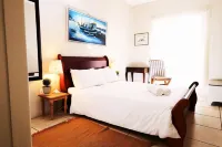 The Pelican - Stunning 3-bedroom Holiday Home in Langebaan - 4-Star