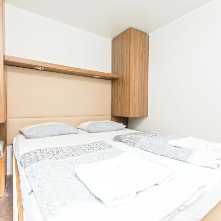 Mobile Home Mline Hotels in Pasman