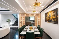 ELIVAAS Nedumbally 4 BHK Villa - مسبح خاص