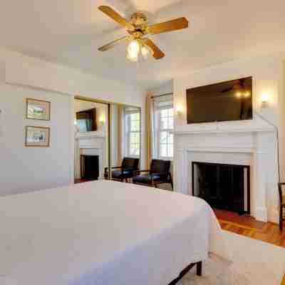 Beautiful Colonial Home on the Choptank River Rooms
