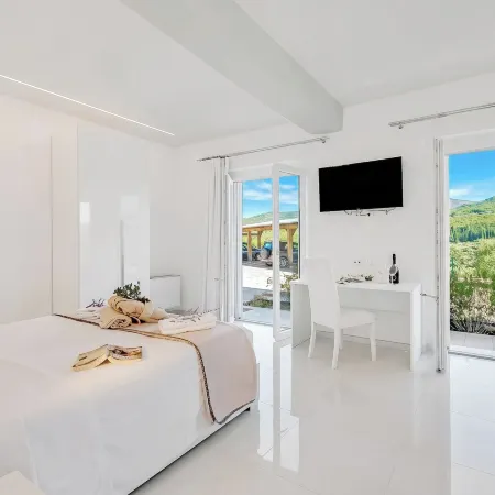 Villa Chimera White 16 with Pool & Gym