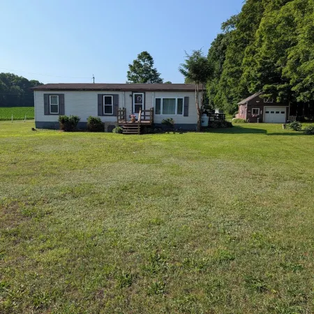 Cozy 2-Bedroom Home Salem NY. Close to Saratoga, Lake George NY & Vermont, AC