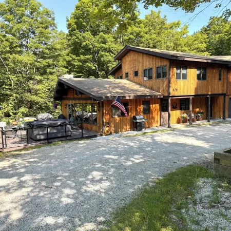 Spacious Newly renovated house with Hot tub, Game Room, Fitness room and more!