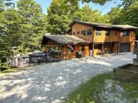 Spacious Newly renovated house with Hot tub, Game Room, Fitness room and more! - 4 tähden