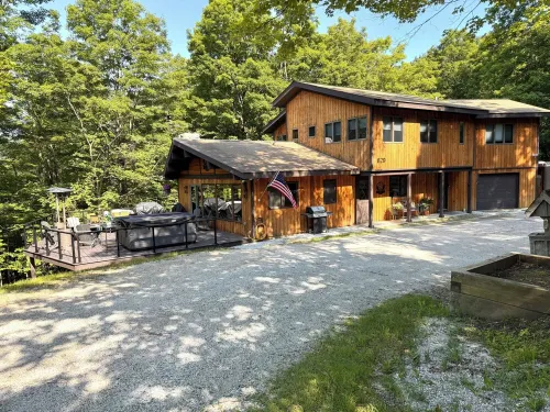 Spacious Newly renovated house with Hot tub, Game Room, Fitness room and more! - 4-Star