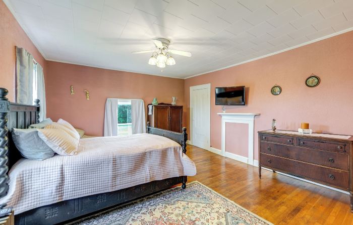 On 22 Acres! Retreat w/ Views in Burlington Flats