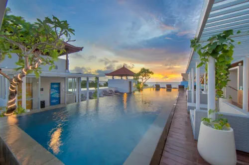 Kuta Beach Hotel - Uima-altaat