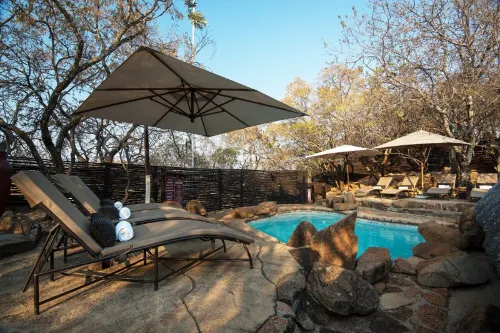 Tshukudu Bush Lodge - parking