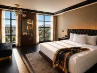 Whisky Hotel Hotels near بيفرلي سنتر