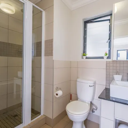 Modern, Peaceful Stay in Broadacres