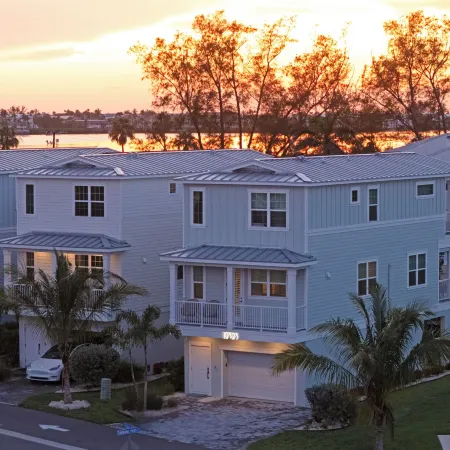 Hunters Point Resort and Marina Mainsail
