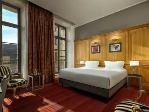 Hotel de Bourgtheroulde, Autograph Collection