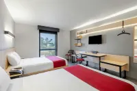 City Express by Marriott Guadalajara Aeropuerto - Parkplatz