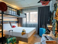 Moxy Hamburg Altona Hotels near Kampfkatzen