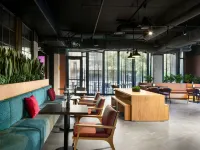 Moxy Ottawa Downtown Hotels near U.S. Embassy