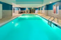 Hampton Inn & Suites Scottsburg - Parkplatz