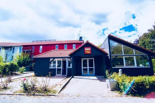 Enzo Hotels by Kyriad Direct Trappes - parking