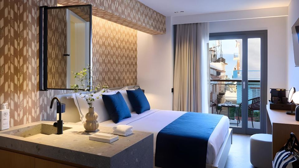 Naus Hotel