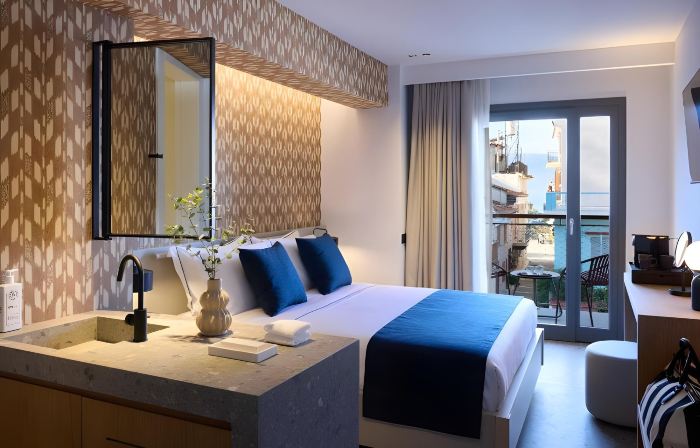Naus Hotel