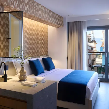 Naus Hotel