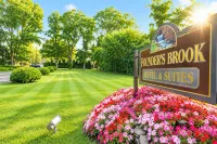 Founder's Brook Motel and Suites - parking