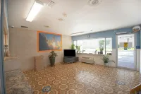 Sunrise Inn by OYO Titusville FL - Bathtub