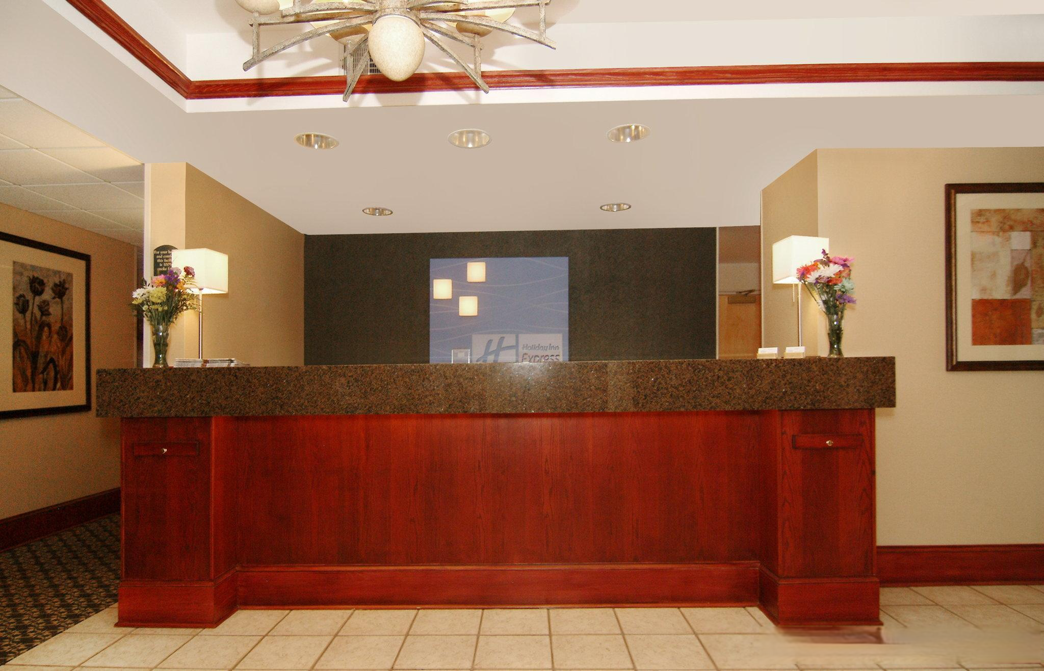 Holiday Inn Express & Suites - Interstate 380 at 33rd Avenue, an Ihg Hotel