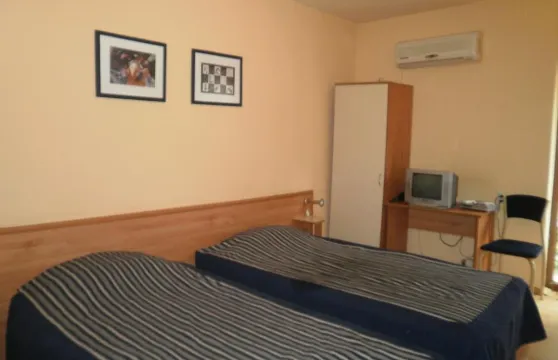 克雷多家庭酒店