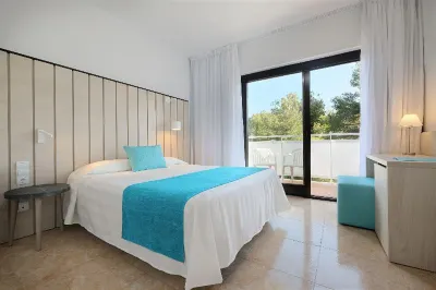AzuLine Hotel Bergantin Hôtels à proximité de : Ses Paisses de Cala D’Hort - Extensio del Museo