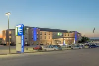 Holiday Inn Express & Suites N Waco Area - West فنادق في West