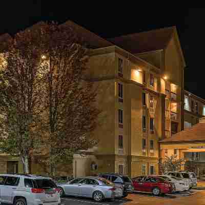 La Quinta Inn & Suites by Wyndham Pigeon Forge Hotel Exterior