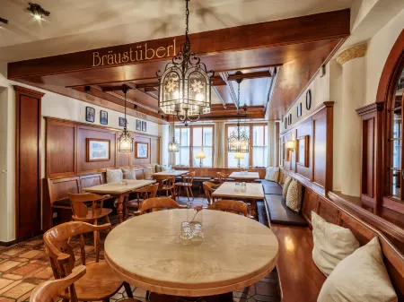 Romantik Hotel Hirschen Отели в г. Парсберг