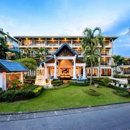 Peach Hill Hotel & Resort Отели рядом с достопримечательностью «Пляж Ката»