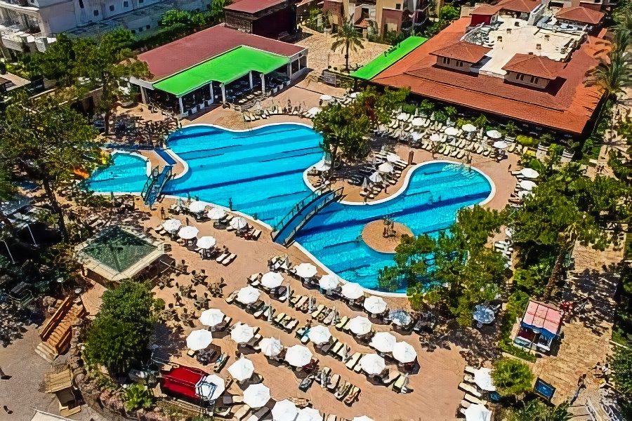 Crystal Aura Beach Resort & Spa – All Inclusive